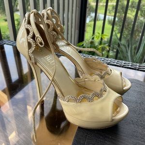 Italian Heels. Beige color. Size: 39. Made in Italy